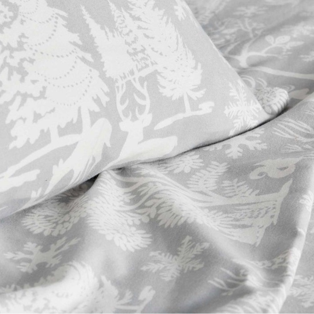 Winter Wonderland Frosted Forest Duvet and two pillowcases from Pottery Barn - Picture 4 of 4